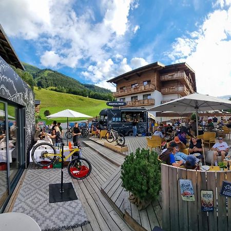 Skill Mountain Lodge - Ski Und Bike Hostel Im Sommer Mit Joker Card Saalbach-Hinterglemm Kültér fotó