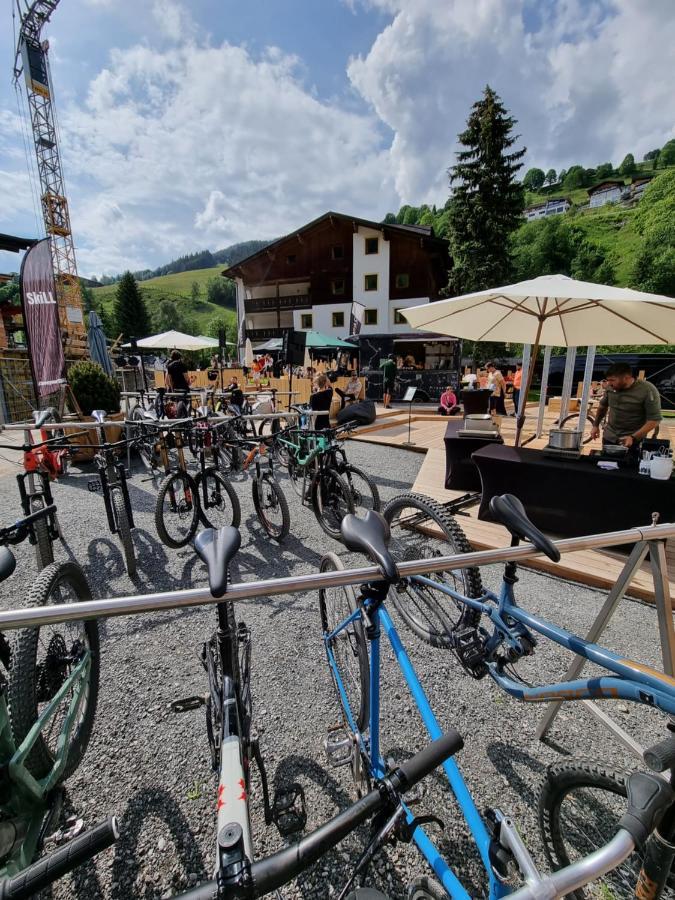 Skill Mountain Lodge - Ski Und Bike Hostel Im Sommer Mit Joker Card Saalbach-Hinterglemm Kültér fotó