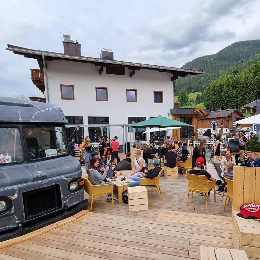 Skill Mountain Lodge - Ski Und Bike Hostel Im Sommer Mit Joker Card Saalbach-Hinterglemm Kültér fotó