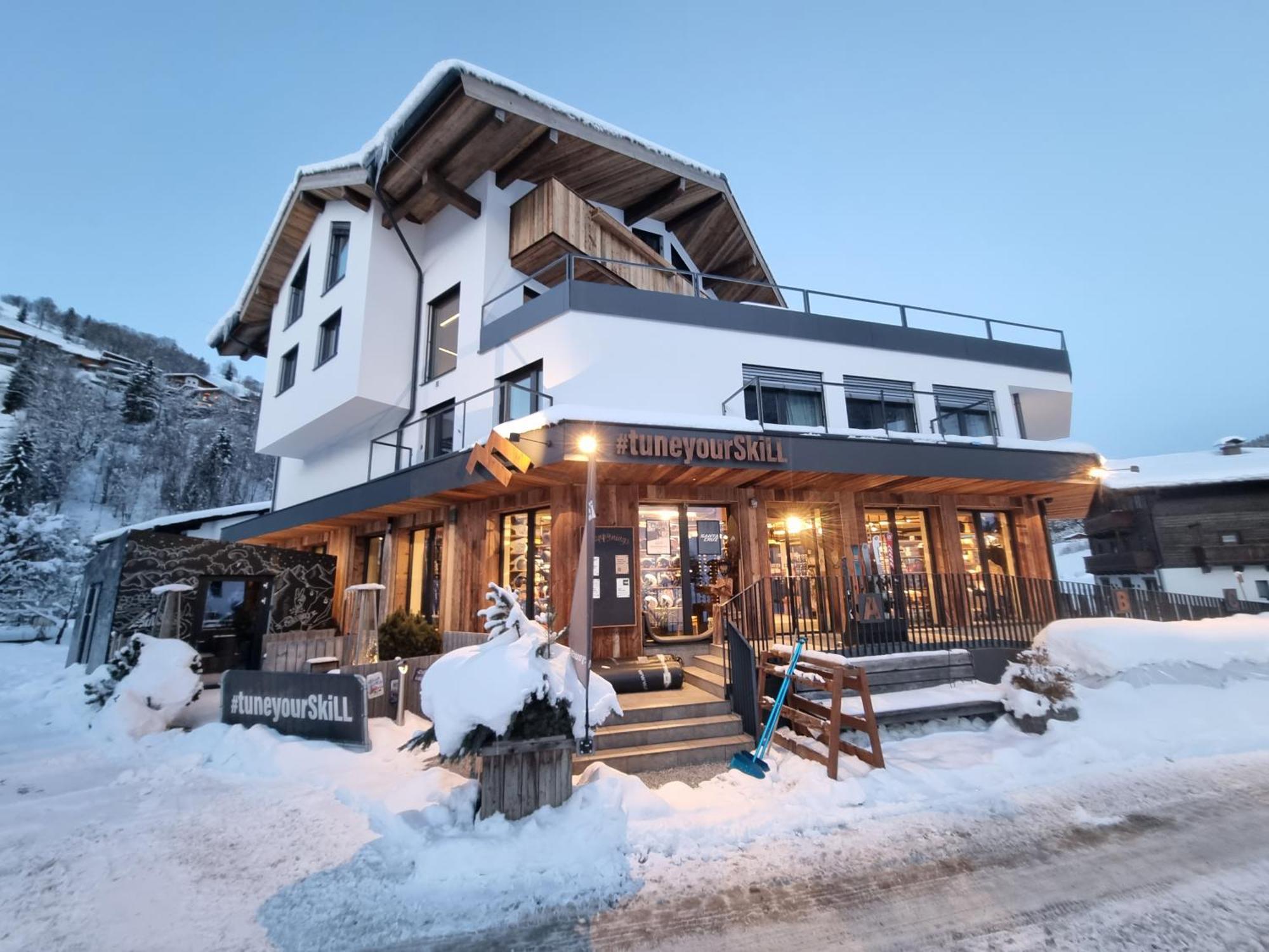 Skill Mountain Lodge - Ski Und Bike Hostel Im Sommer Mit Joker Card Saalbach-Hinterglemm Kültér fotó