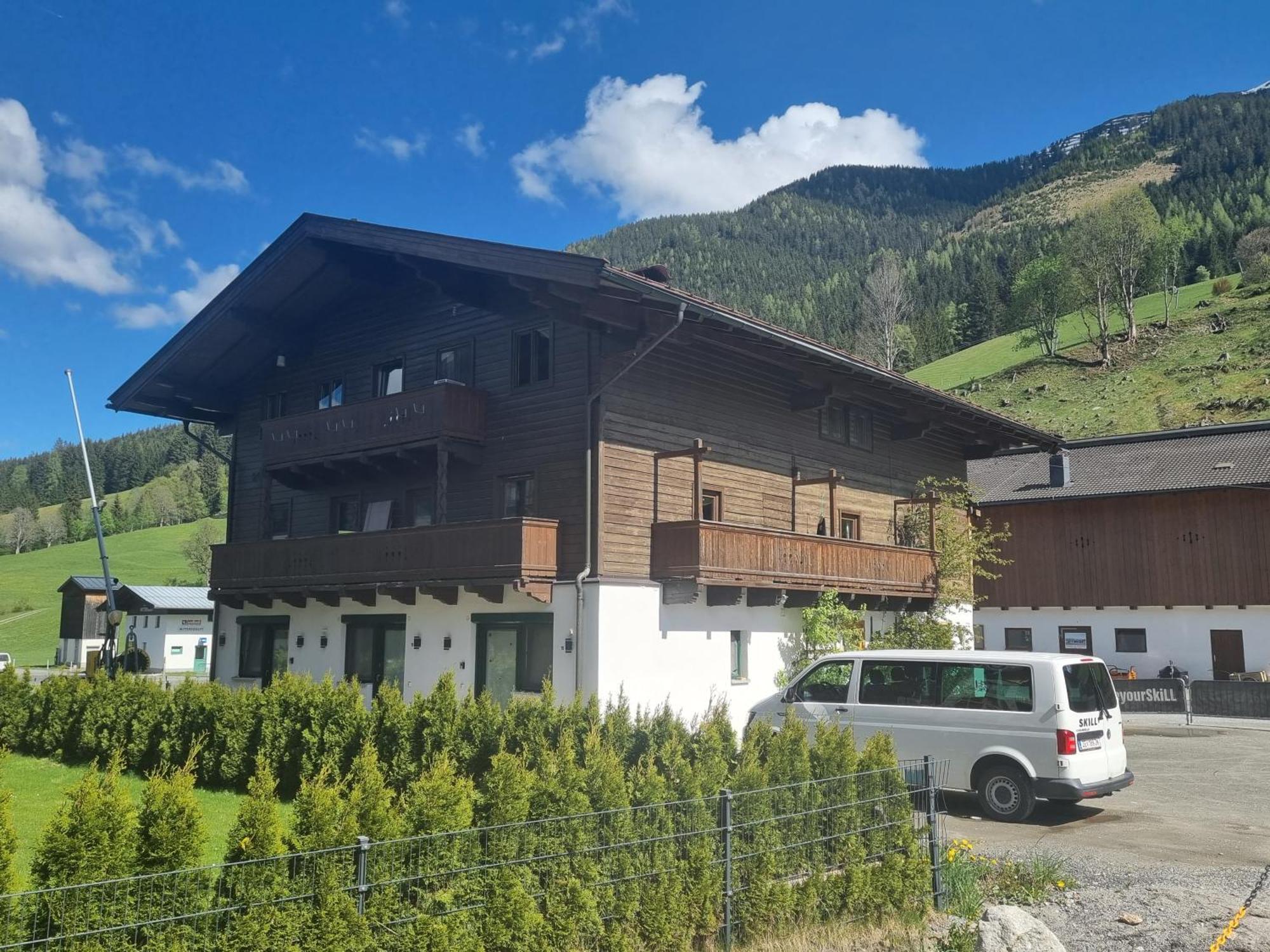 Skill Mountain Lodge - Ski Und Bike Hostel Im Sommer Mit Joker Card Saalbach-Hinterglemm Kültér fotó